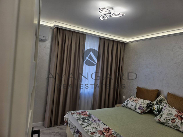 Двустаен апартамент м-н Слънчеви лъчи