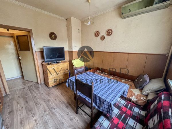 Тристаен с четири отделни стаи до Белите Брези