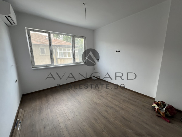 Four separate rooms / Smyrna