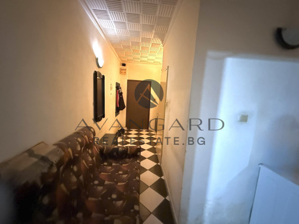 Тристаен РЕАЛНА КВАДРАТУРА ПОЩАТА