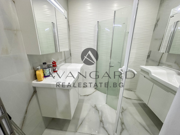 Spacious furnished one -bedroom / new building / south exposure