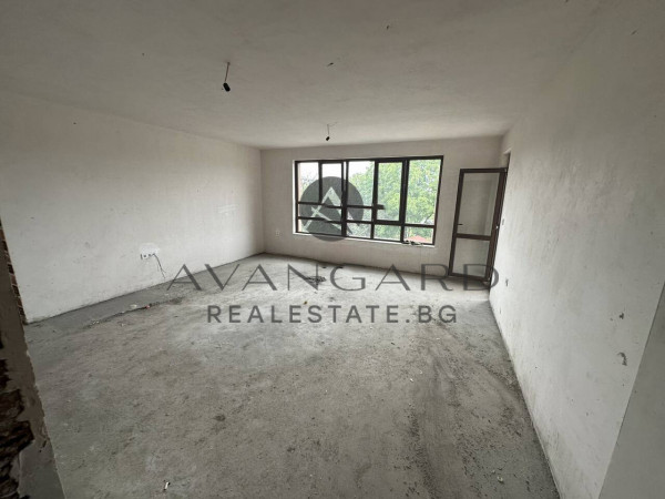 THREE-ROOM APARTMENT WITH ACT 16 AND GARAGE INCLUDED IN THE PRICE!