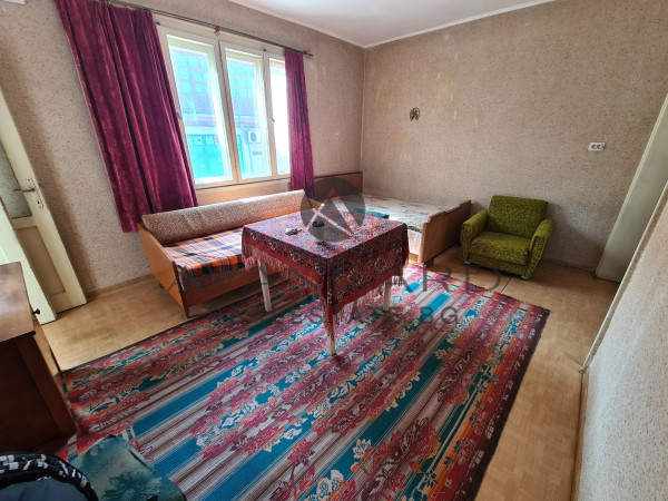 Floor of a House with yard and garage / Smirnenski