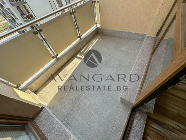 Spacious furnished one -bedroom / new building / south exposure