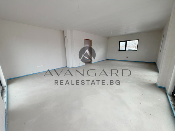 ДВУЕТАЖНА КЪЩА С ДВОЕН ГАРАЖ  ПРЕД АКТ 16