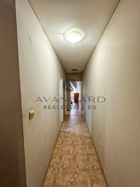 ДВУСТАЕН АПАРТАМЕНТ /  У-ЩЕ Д. ТАЛЕВ