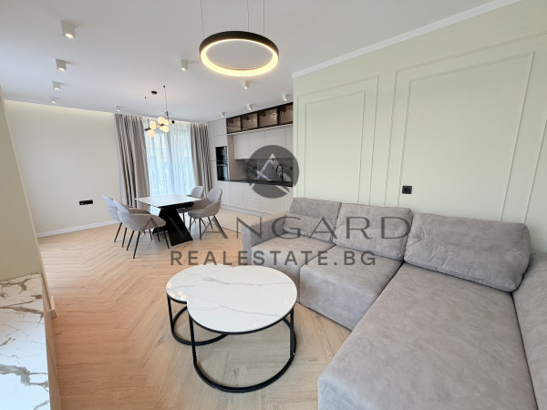 ЛУКСОЗЕН ДВУСТАЕН С ДВОРНА ВЕРАНДА !