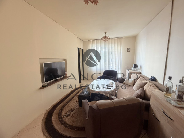 ТРИСТАЕН С ГАРАЖ В ЦЕНАТА / КАМЕНИЦА 1