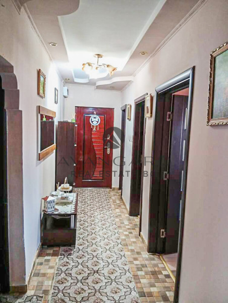 ТРИСТАЕН АПАРТАМЕНТ С ЧЕТИРИ ОТДЕЛНИ СТАИ