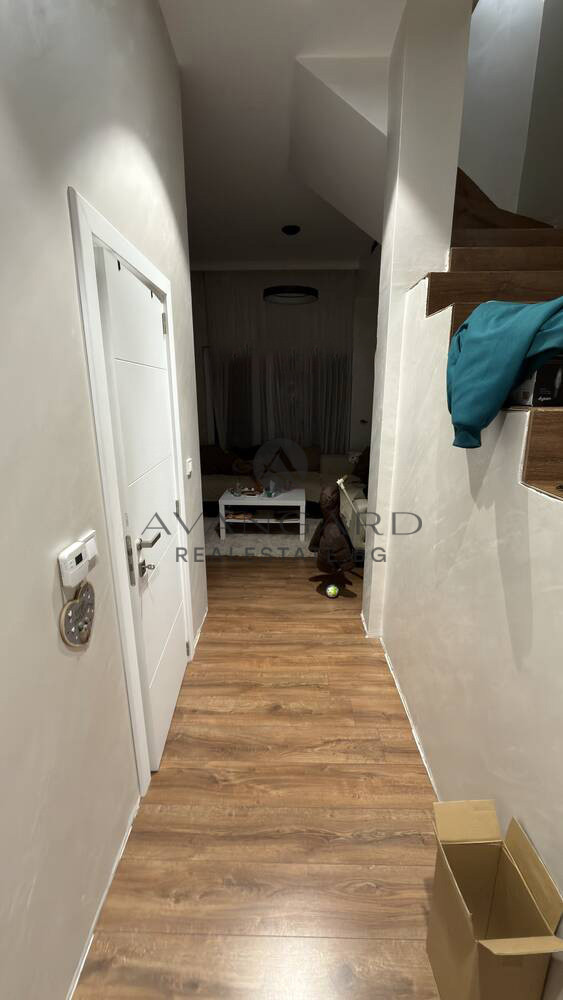 Къща с 2 покрити паркоместа/ Гребна база