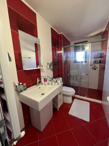 САМОСТОЯТЕЛНА ЛУКСОЗНА КЪЩА С ДВОР  В ОСТРОМИЛА !!!