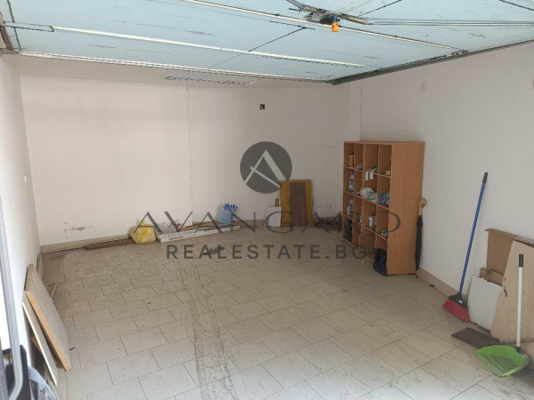 Spacious two -bedroom with garage / cushion