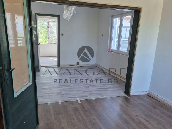 САМОСТОЯТЕЛНА КЪЩА СЛЕД РЕМОНТ/ ПЪРВЕНЕЦ