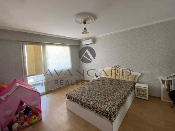 One -bedroom with three separate rooms / sunrise