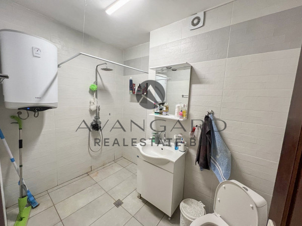 Двустаен с три отделни стаи!