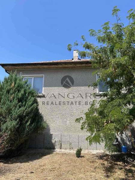 Self -esteem house with a yard in the village of Trud!