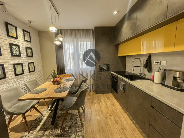 LUXURIOUSLY FURNISHED MULTI-ROOM APARTMENT