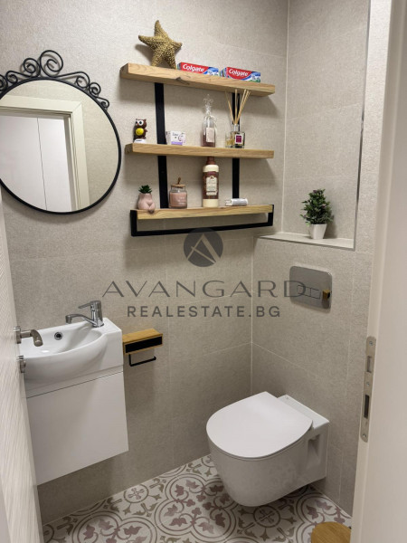 ТРИСТАЕН ОБЗАВЕДЕН ОСТРОМИЛА