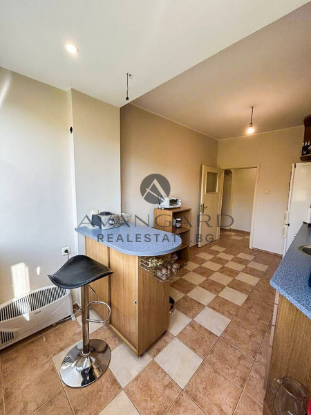 Саниран тристаен апартамент / Младежки хълм