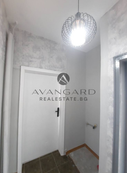 One-bedroom apartment with real square footage / p-t chicken