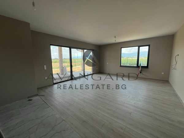 DETACHED SINGLE-STOREY HOUSE WITH YARD / Orizari village