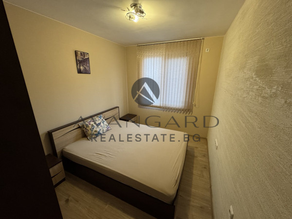 Тристаен обзаведен / Кючук Париж