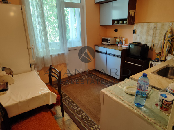 Spacious two -bedroom / real square footage / youth hill