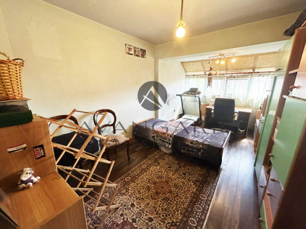 Four -bedroom maisonette Saturday market