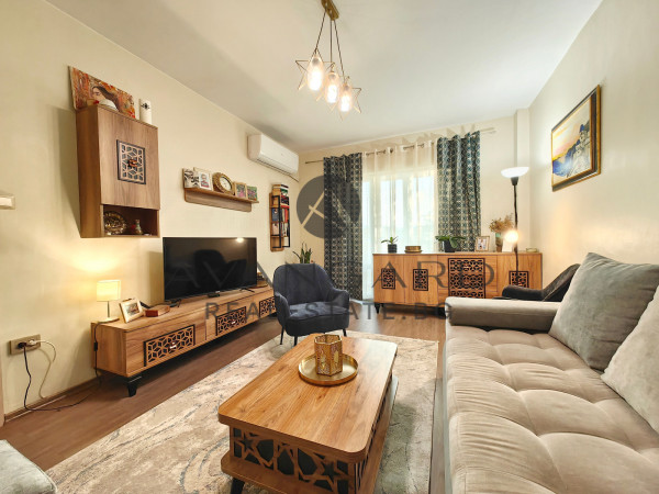 Luxuriously furnished THREE-ROOM APARTMENT