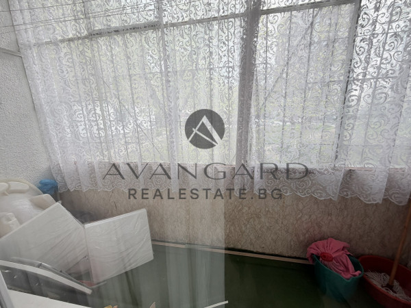 САНИРАН ДВУСТАЕН С ТРИ ОТДЕЛНИ СТАИ !