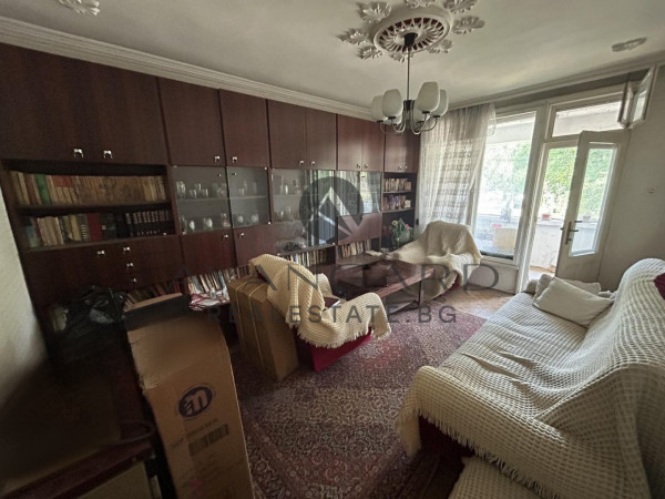 One -bedroom with three separate rooms / Karshiyaka