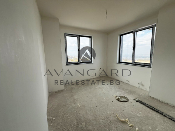 САМОСТОЯТЕЛНА ДВУЕТАЖНА КЪЩА С ДВОР с. Марково