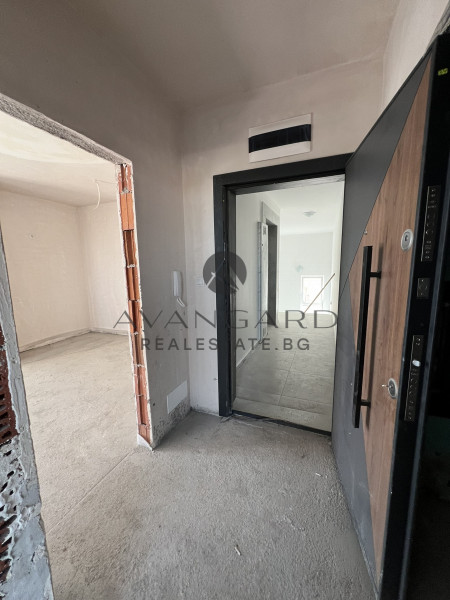 One -bedroom apartment in front of act 16