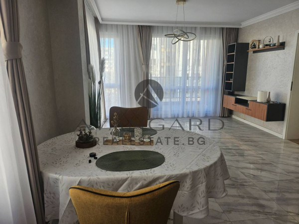 Двустаен апартамент м-н Слънчеви лъчи