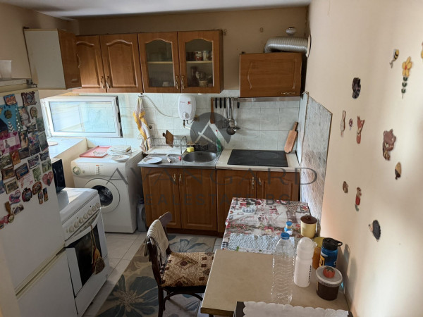 КЪЩА С ДВОР В ЦЕНТЪРА НА с.КАТУНИЦА