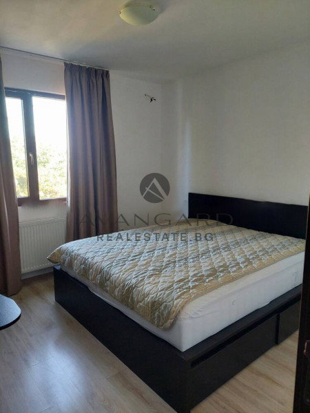 DETACHED HOUSE WITH YARD / Brestovitsa village