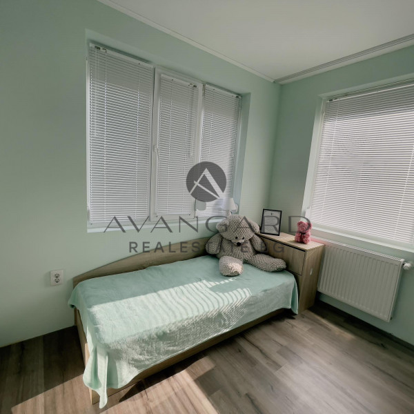 ТРИЕТАЖНА КЪЩА в с. Брестник