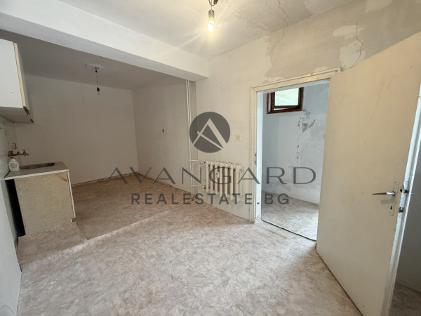 Двуетажна къща в Захарна Фабрика