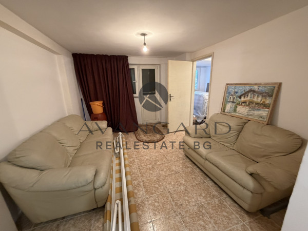 ЧЕТИРИСТАЕН + ДВУСТАЕН + ДВЕ ПАРКОМЕСТА АВТОГАРА РОДОПИ