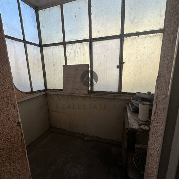 ТРИСТАЕН АПАРТАМЕНТ! ИЗГРЕВ!