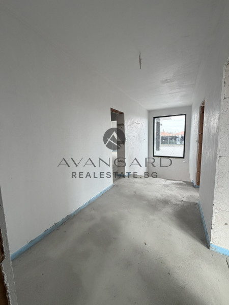 ДВУЕТАЖНА КЪЩА С ДВОЕН ГАРАЖ  ПРЕД АКТ 16