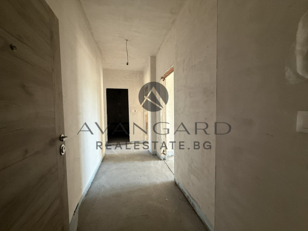 Тристаен луксозна сграда Гребна база