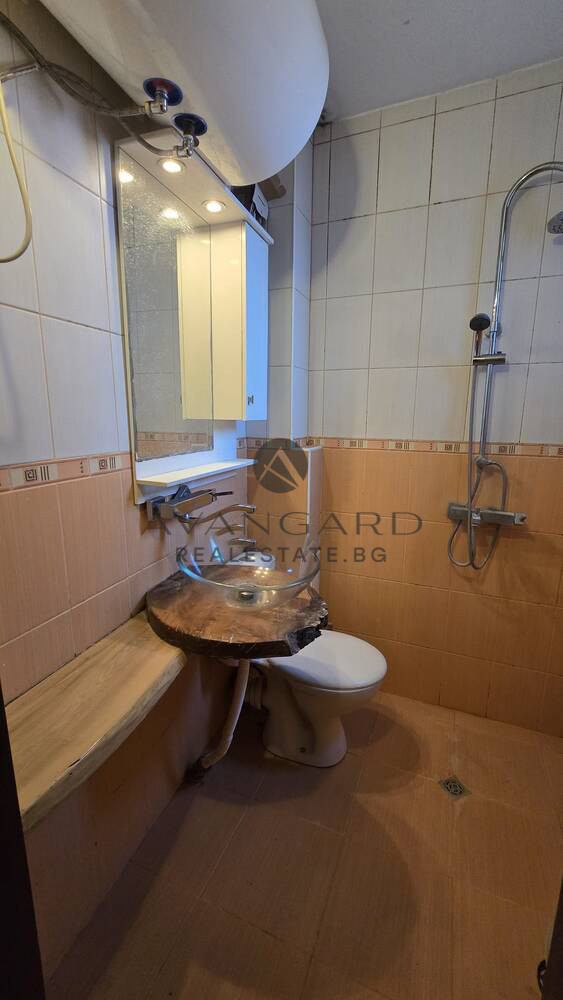 ТРИСТАЕН ОБЗАВЕДЕН АПАРТАМЕНТ ДО СТАРИЯ ГРАД!