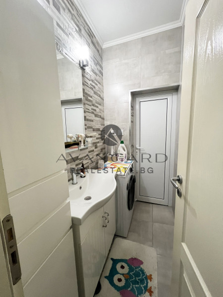 Тристаен апартамент до ПОЛИКЛИНИКАТА