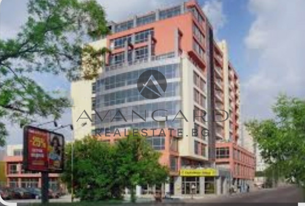 LUXURIOUSLY FURNISHED THREE-ROOM APARTMENT WITH TWO PARKING SPACES!