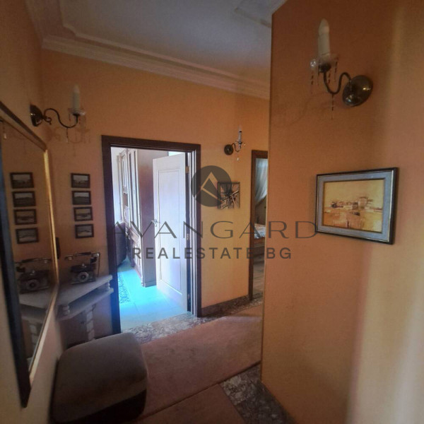 All -furnished two -bedroom apartment