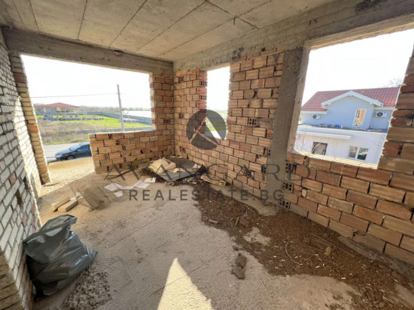 DETACHED HOUSE WITH YARD / Skutare village