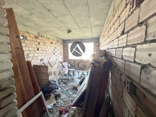 DETACHED HOUSE WITH YARD / Skutare village