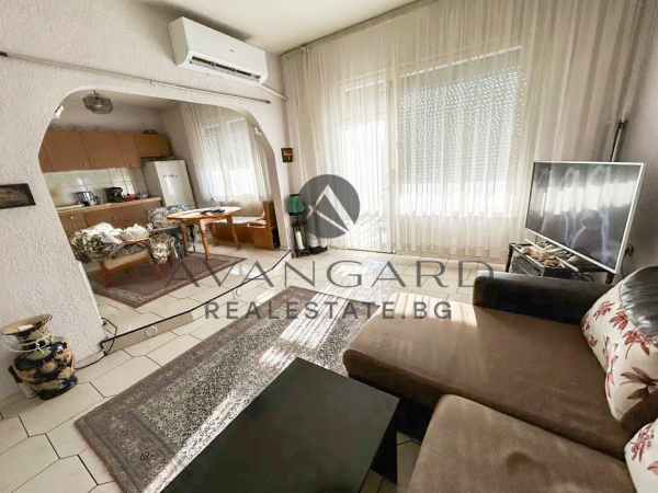 ТРИСТАЕН С РЕАЛНА КВАДРАТУРА !