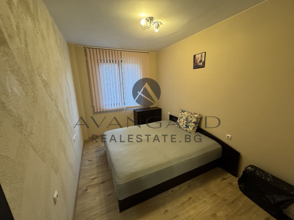 Тристаен обзаведен / Кючук Париж